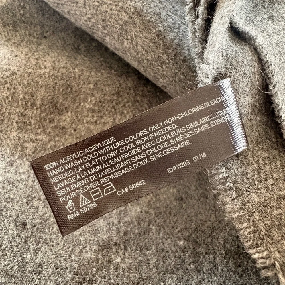 Set/2 Scarves, Banana Republic and Express